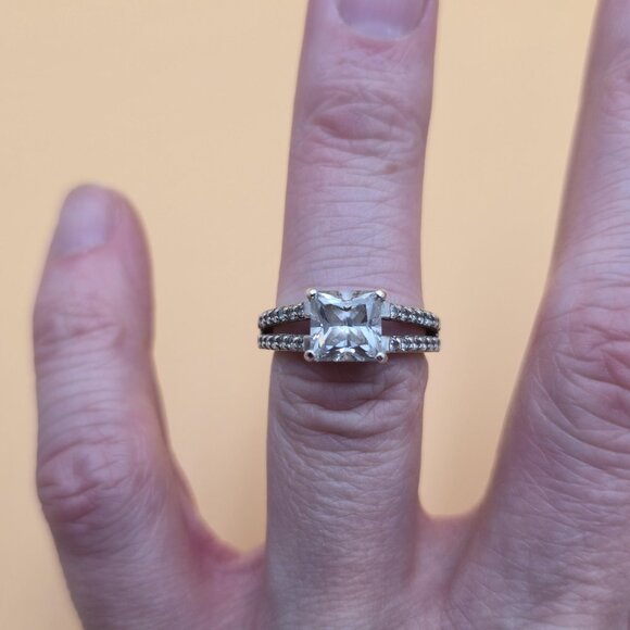 Size 6 Sterling Silver Square Cubic Zirconia Gem Band Ring A5868 - Picture 4 of 9